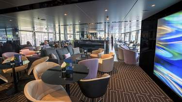 Emerald Waterways - Emerald Radiance - Horizon Lounge _3_.jpg